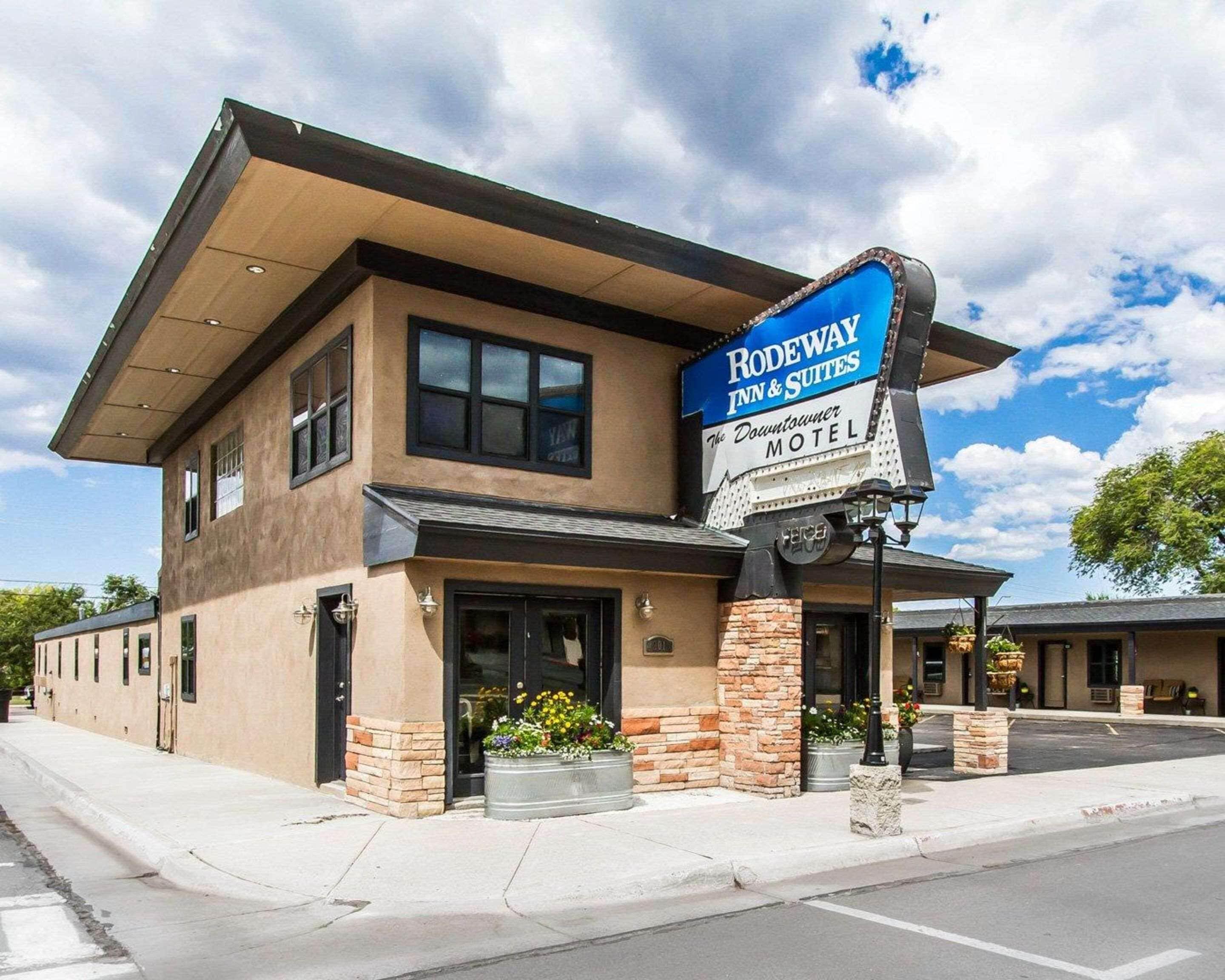 5 Central Hotels Near Buckskinner Park That Deliver