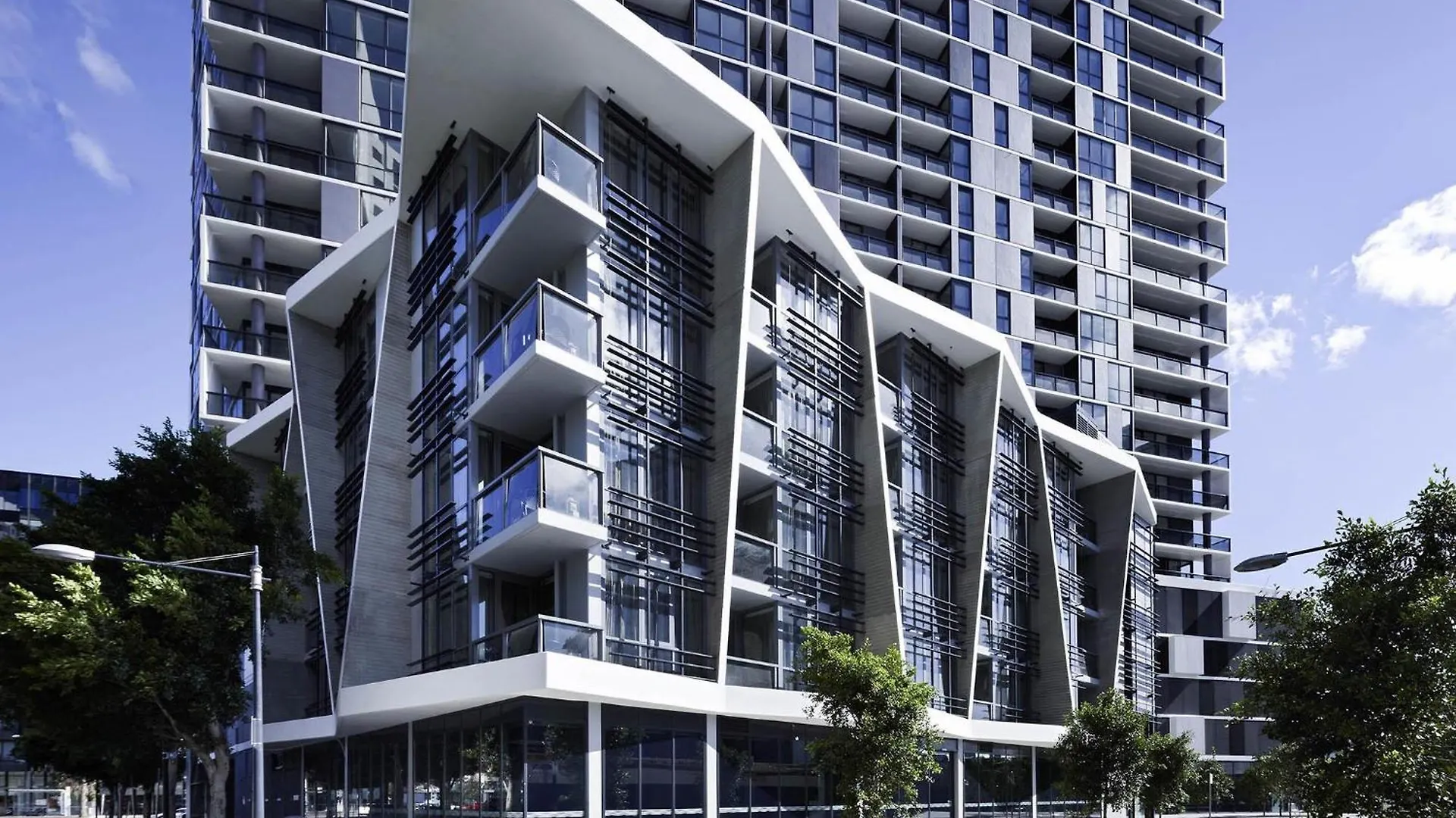 Where to Stay in Docklands: 7 Best Central Hotels