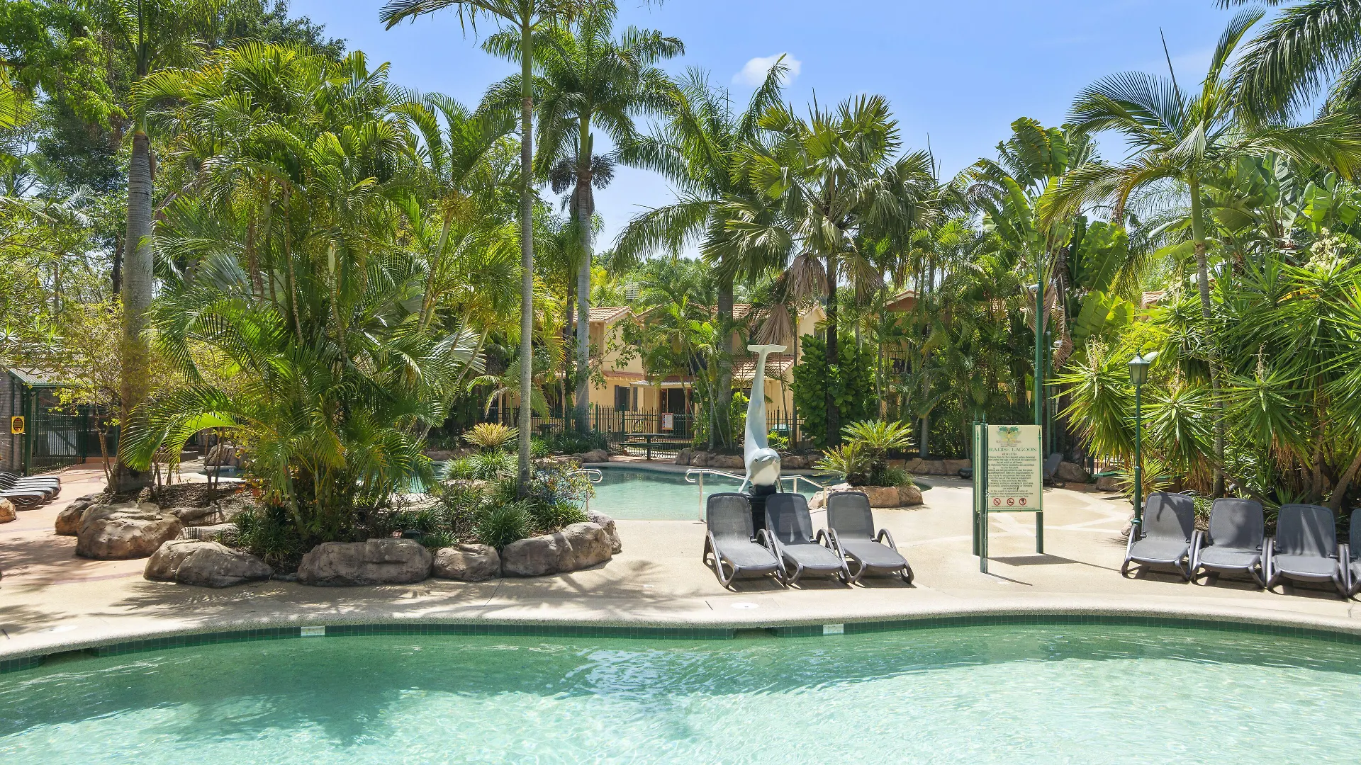 7 Family-Friendly Hotels Near Aqua Splash That Deliver