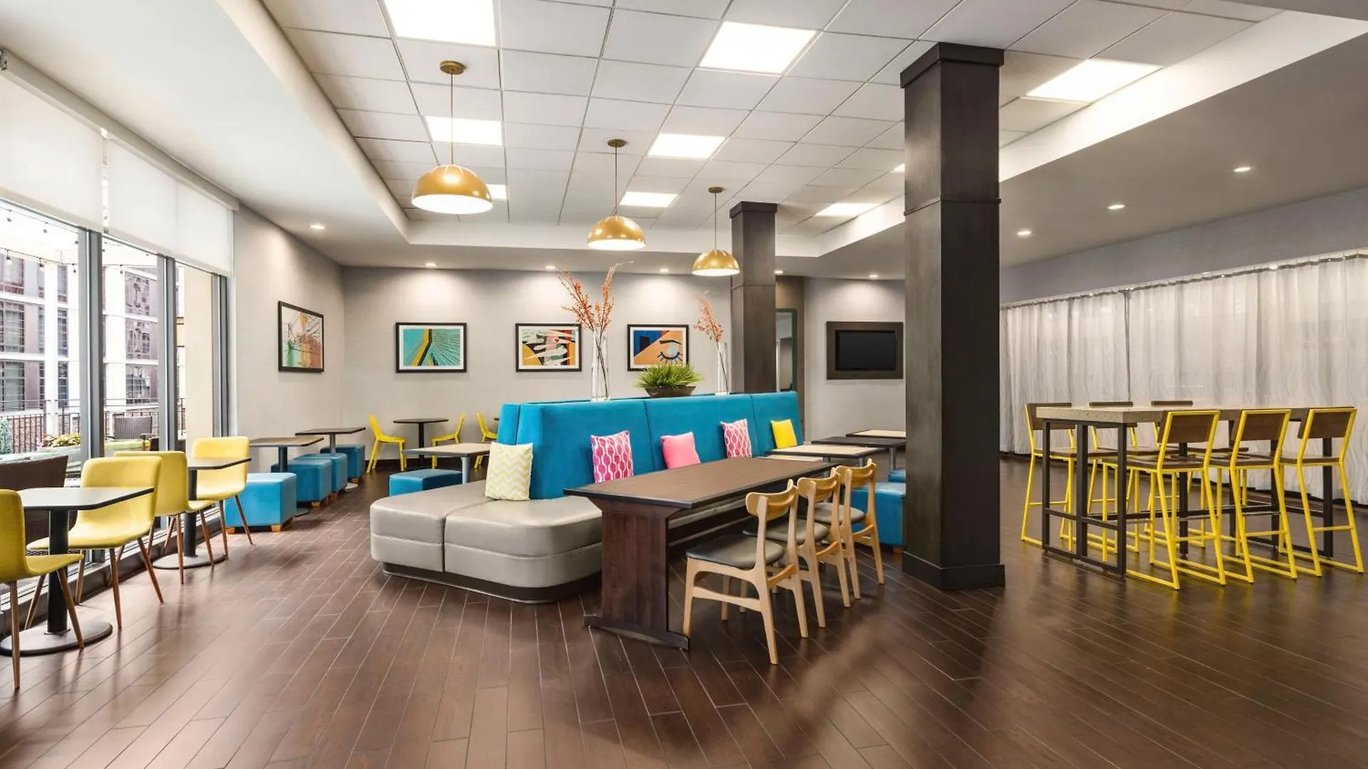 10 Smart Family-Friendly Hotels in Queens Worth Booking