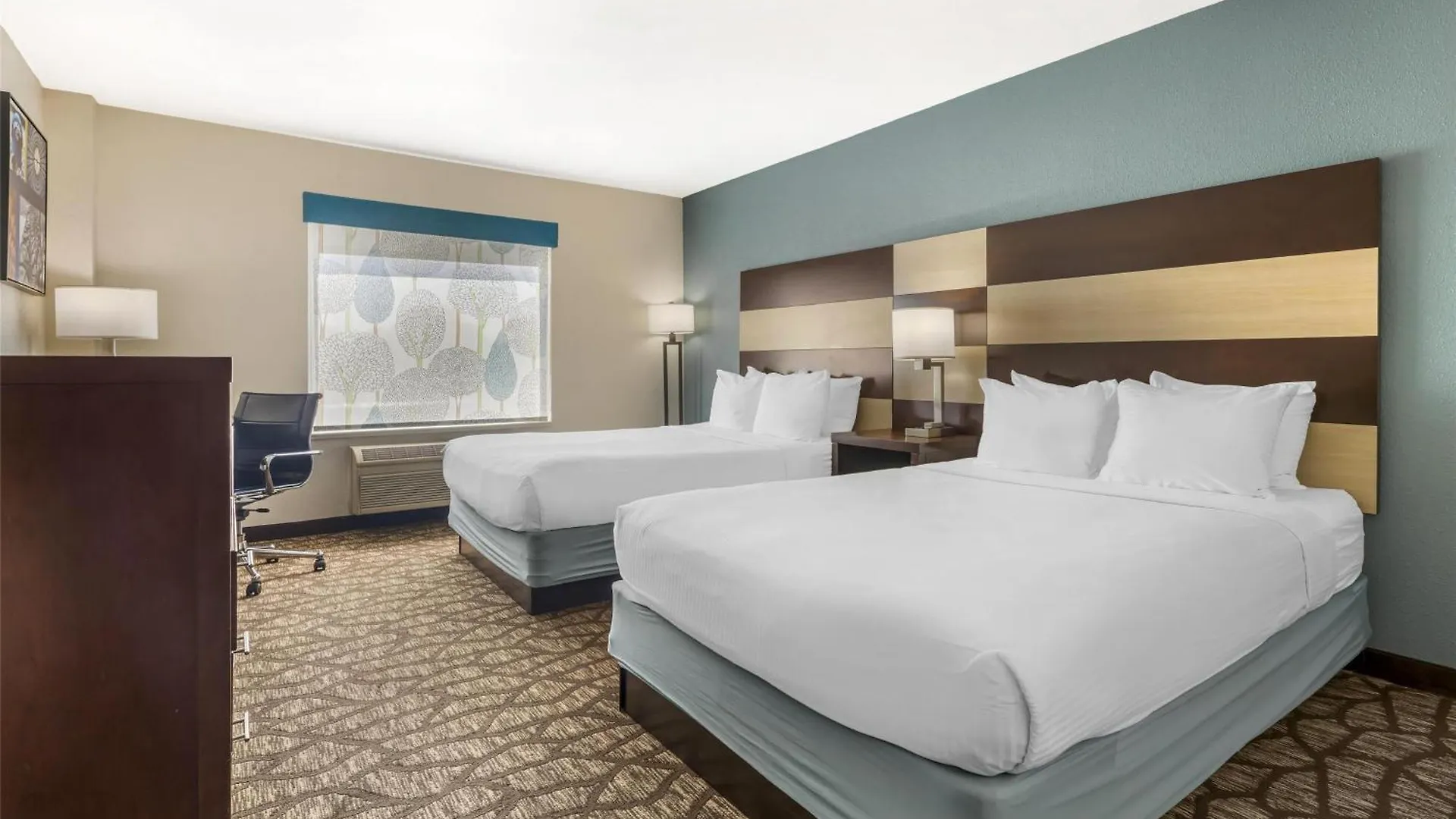 4 Business Hotels Near Plainfield Plaza That Deliver