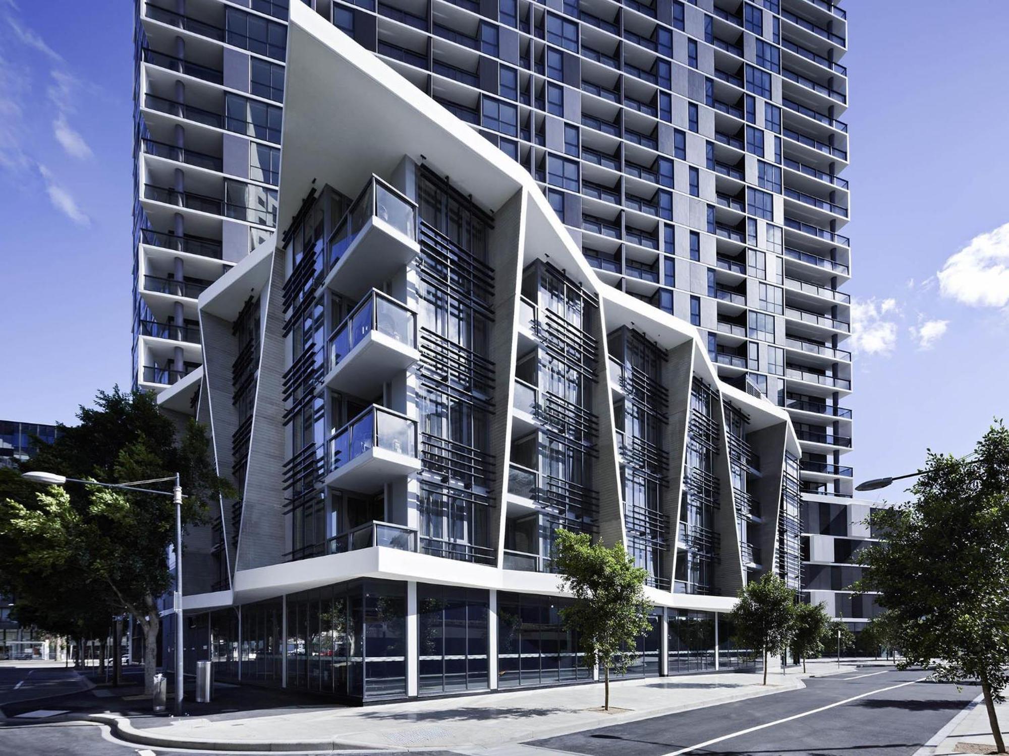 Where to Stay in Docklands: 7 Best Central Hotels