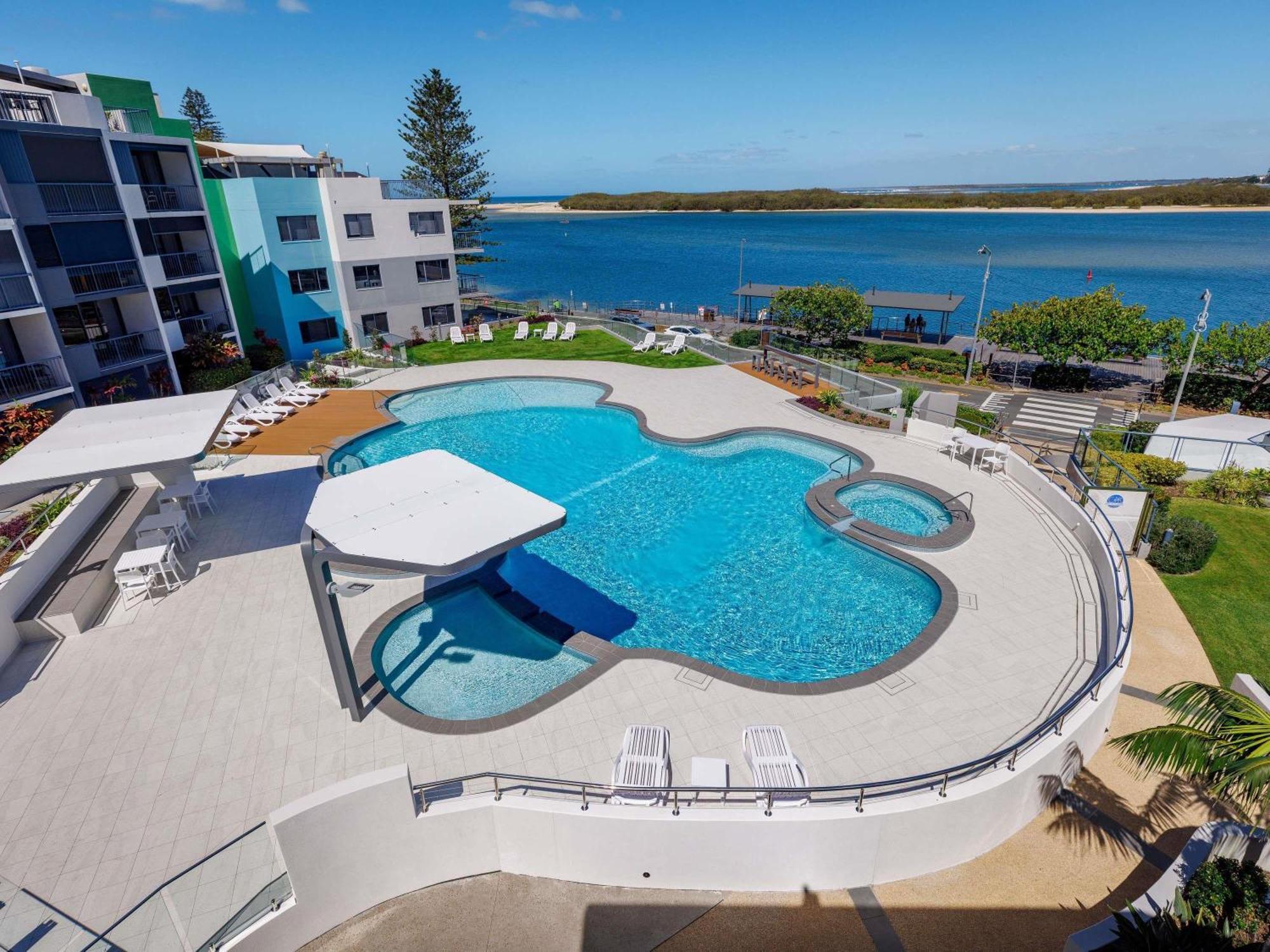 Where to Stay Near Dicky Beach Holiday Park: 10 Central Hotels