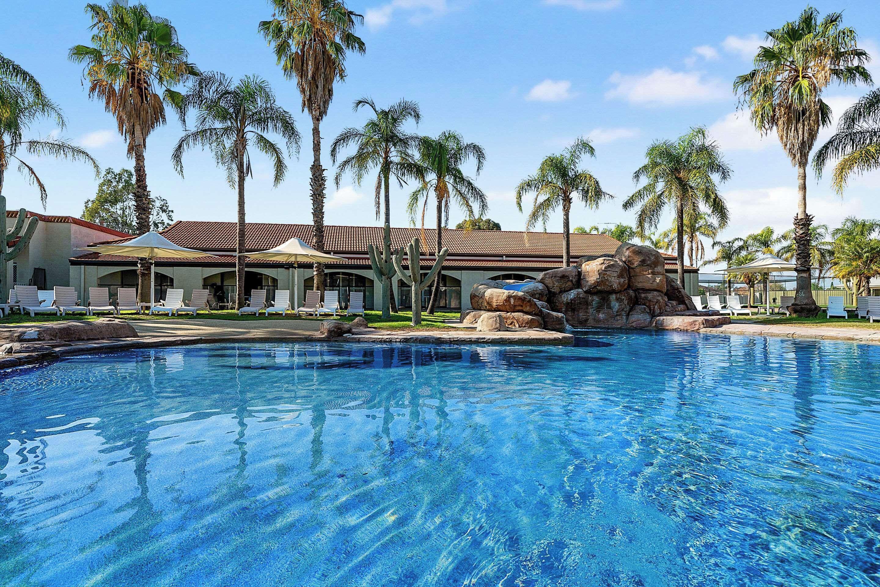4 Smart 4-Star Hotels Near Albury Botanic Garden