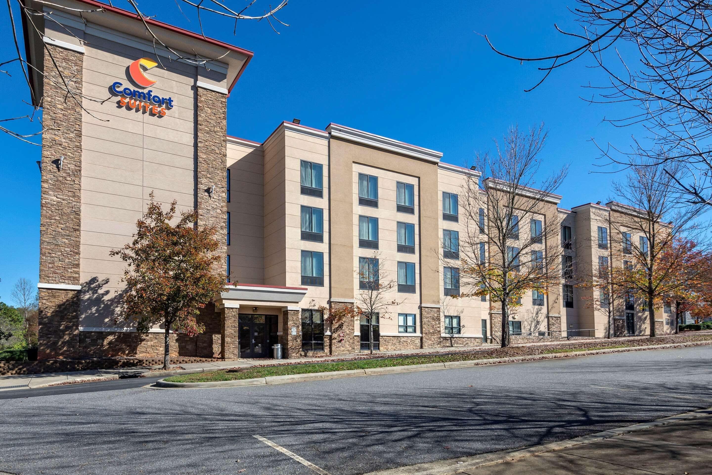 5 Business Hotels Near John M. Belk Arena Worth Booking