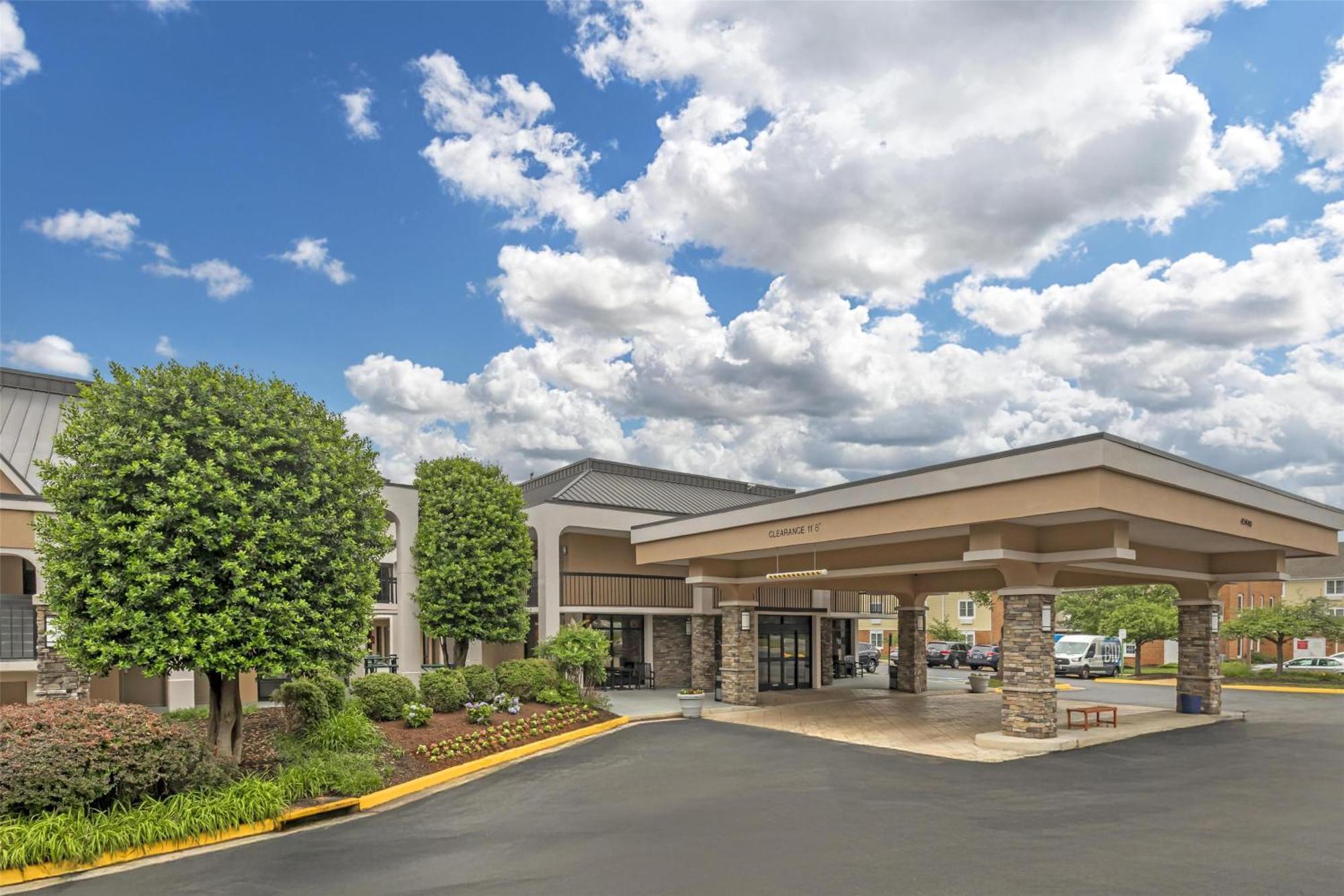 5 Business Hotels Near Vernon J Walker Nature Ctr Worth Booking