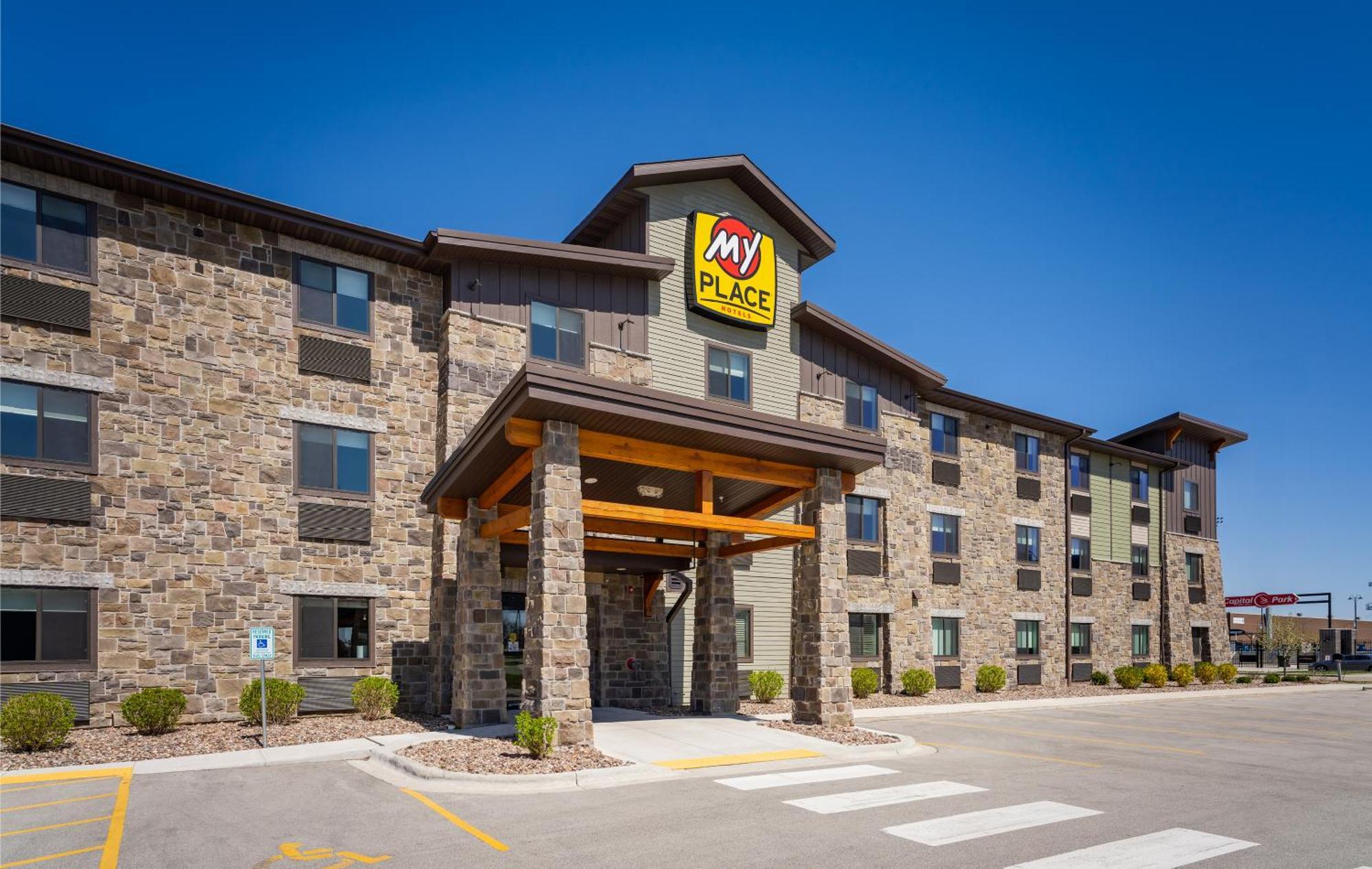 Staying Near Kastle Carts: 4 Business Hotels Compared