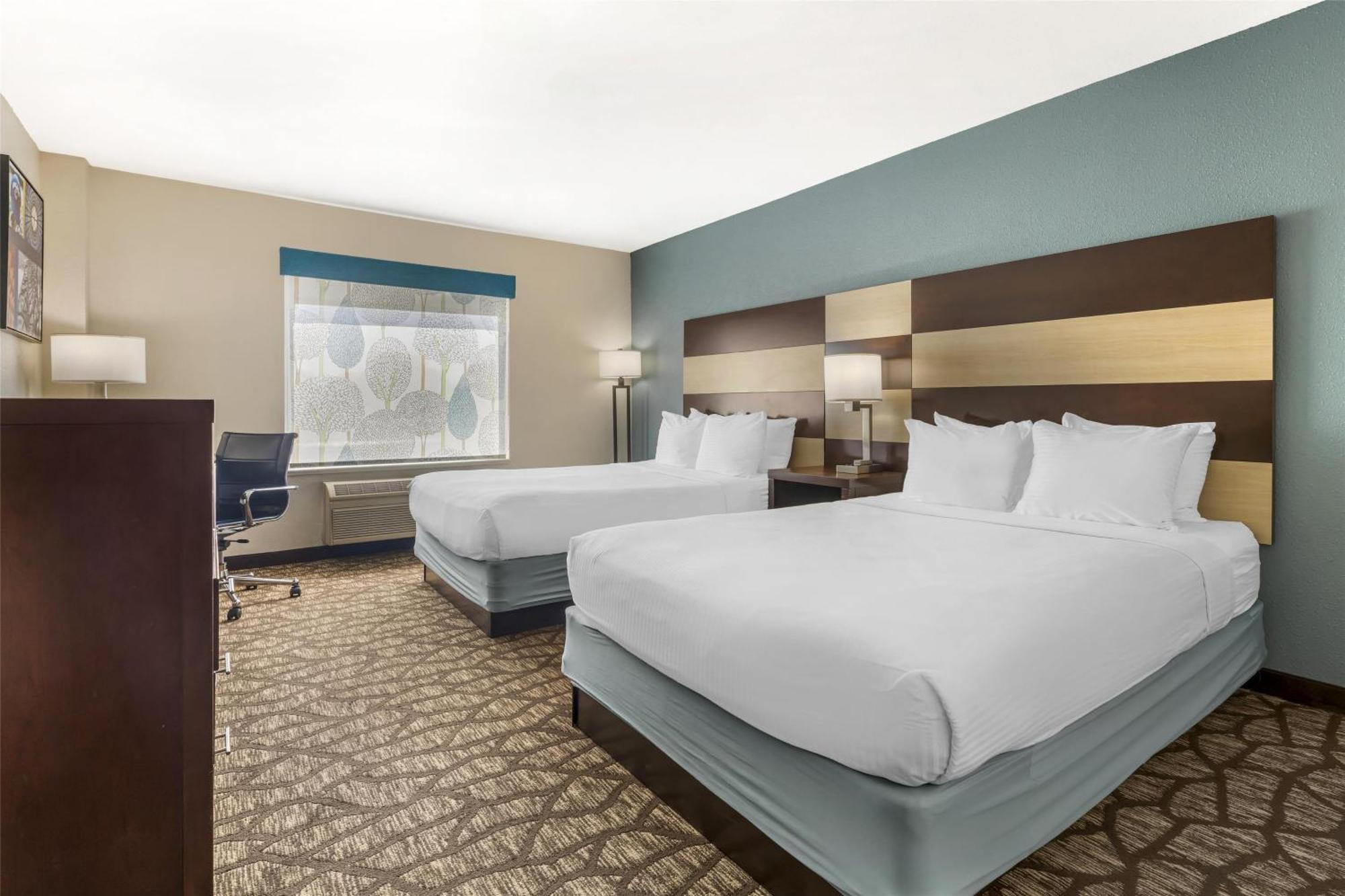 4 Business Hotels Near Plainfield Plaza That Deliver