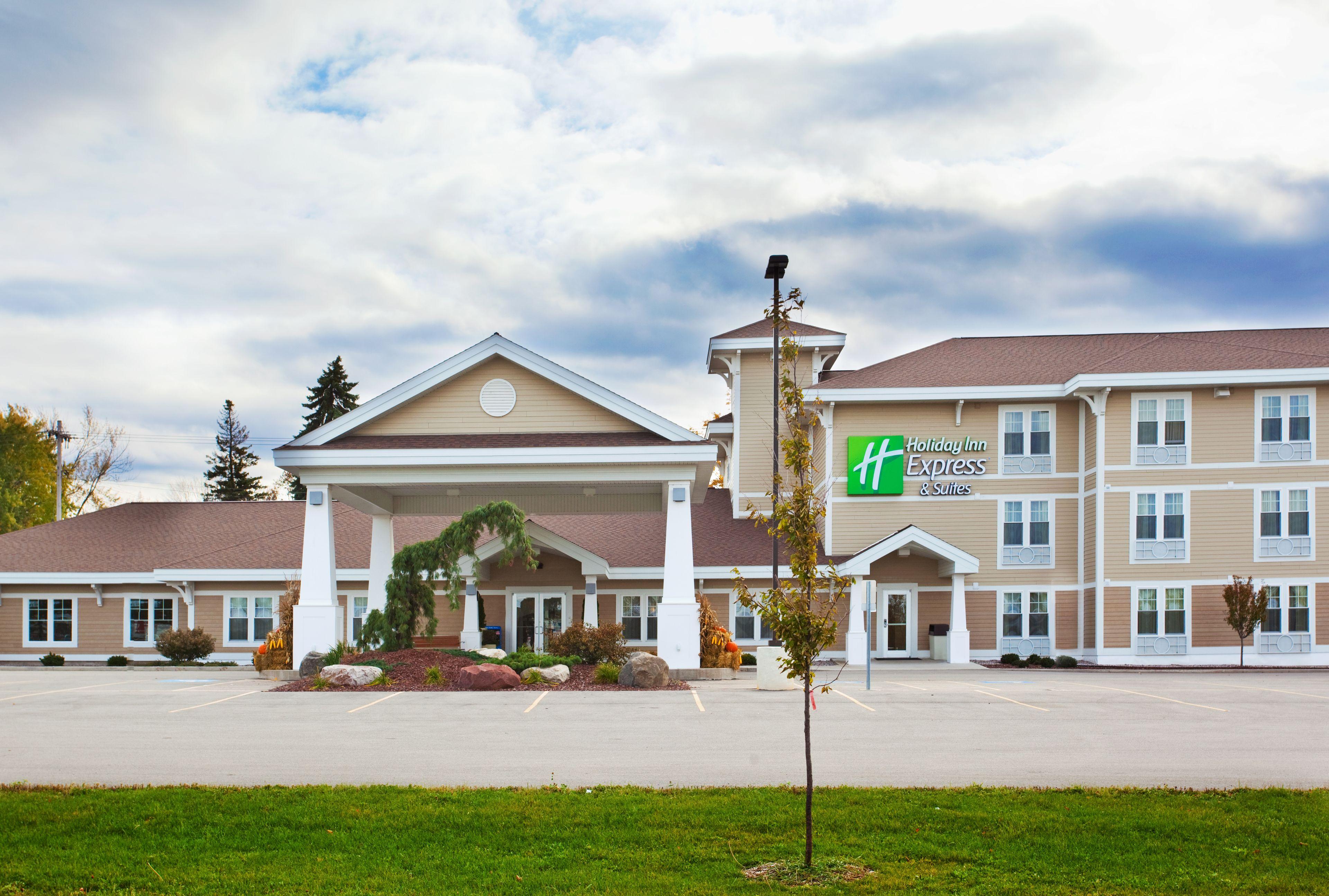 Staying in Michigan: 6 Holiday Inn Express Hotels Compared